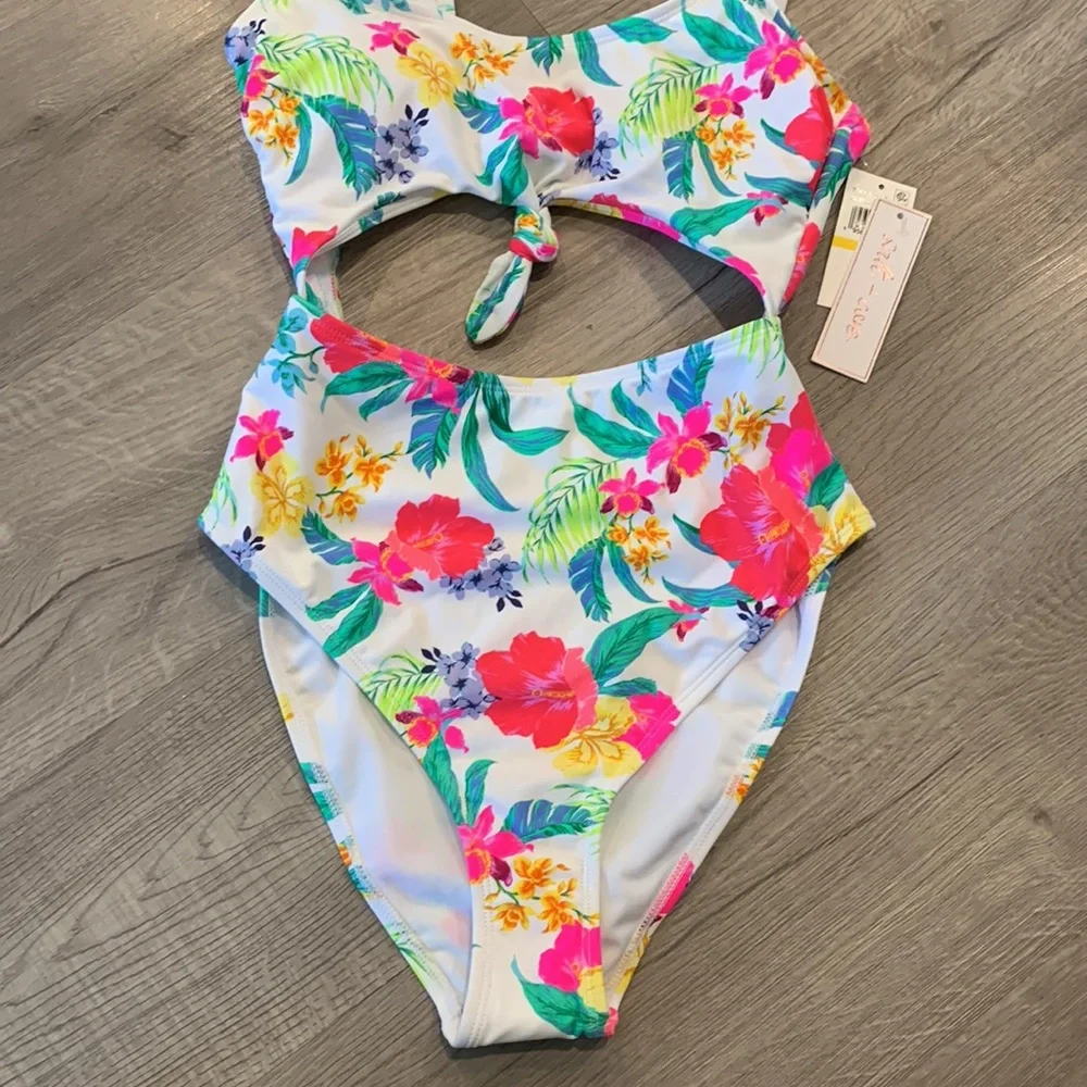 SALT + COVE Juniors' Retro Hibiscus Knot- Front One-Piece Swimsuit